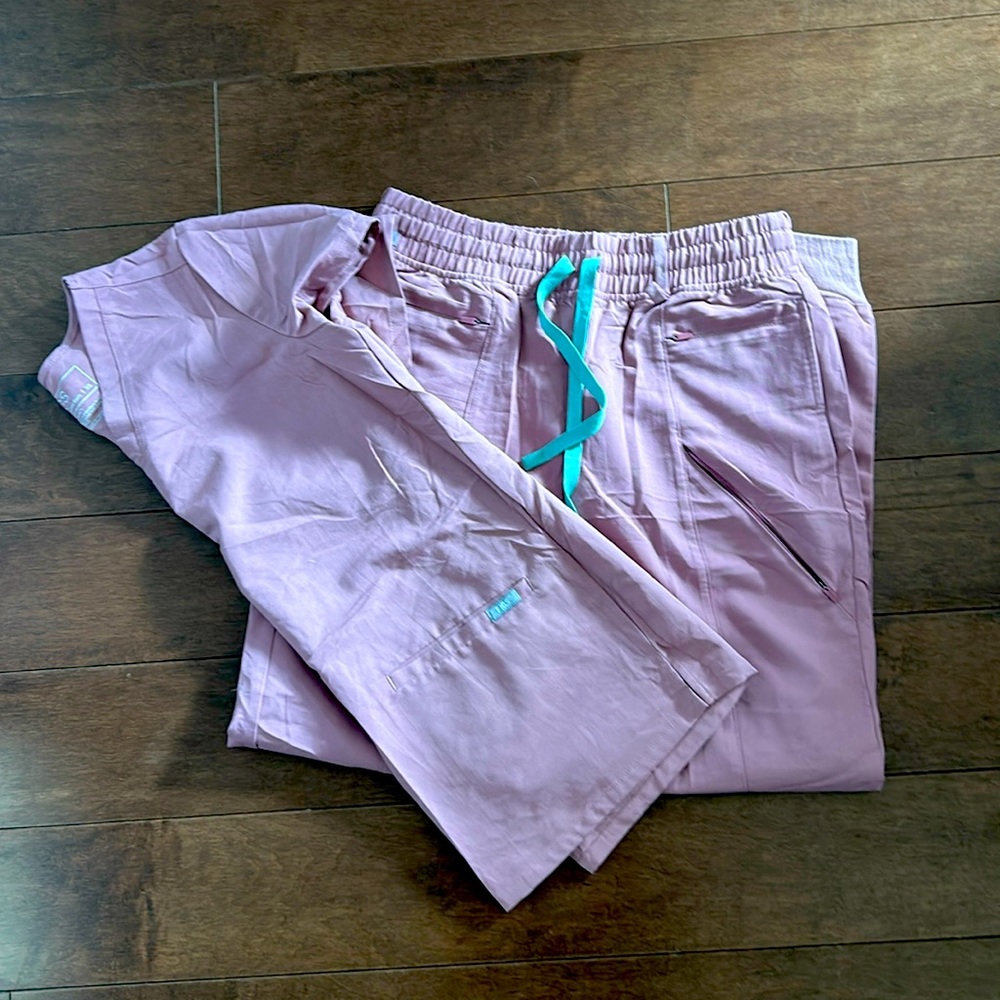 Figs scrubs